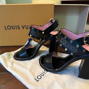 Signature Louis Vuitton Sandals